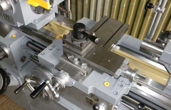 Загальний вигляд токарно-гвинторізного верстата 1І611, 1І611п 1І611, 1І611П Загальний вигляд токарно-гвинторізного верстата